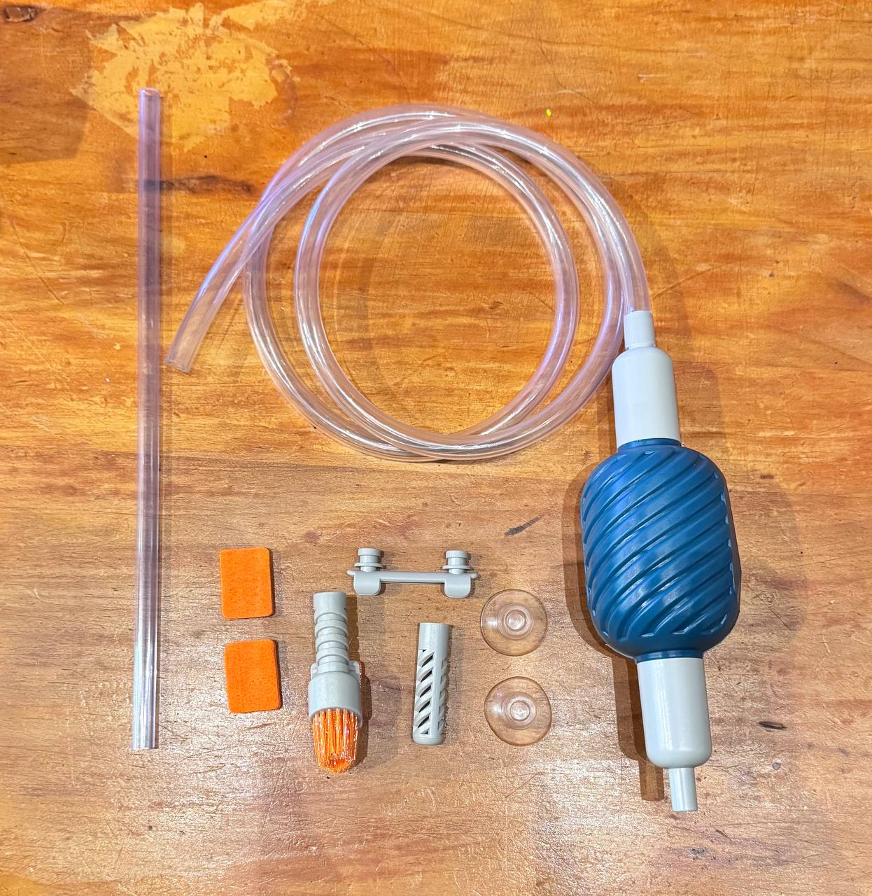 Aquarium cleaner with brush to clean deeply. Recommended for small to medium tank.